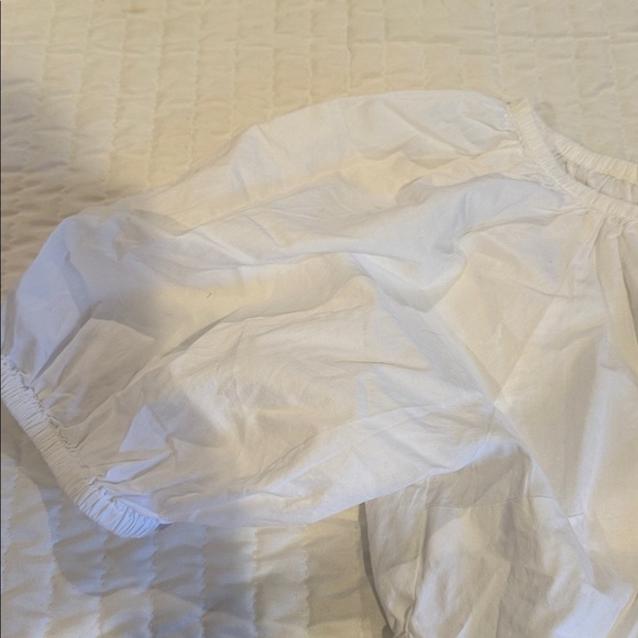 White shirt - Picture 4 of 5